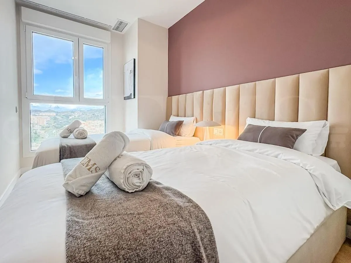Apartment With Stunning Views And Parking By Rems Malaga