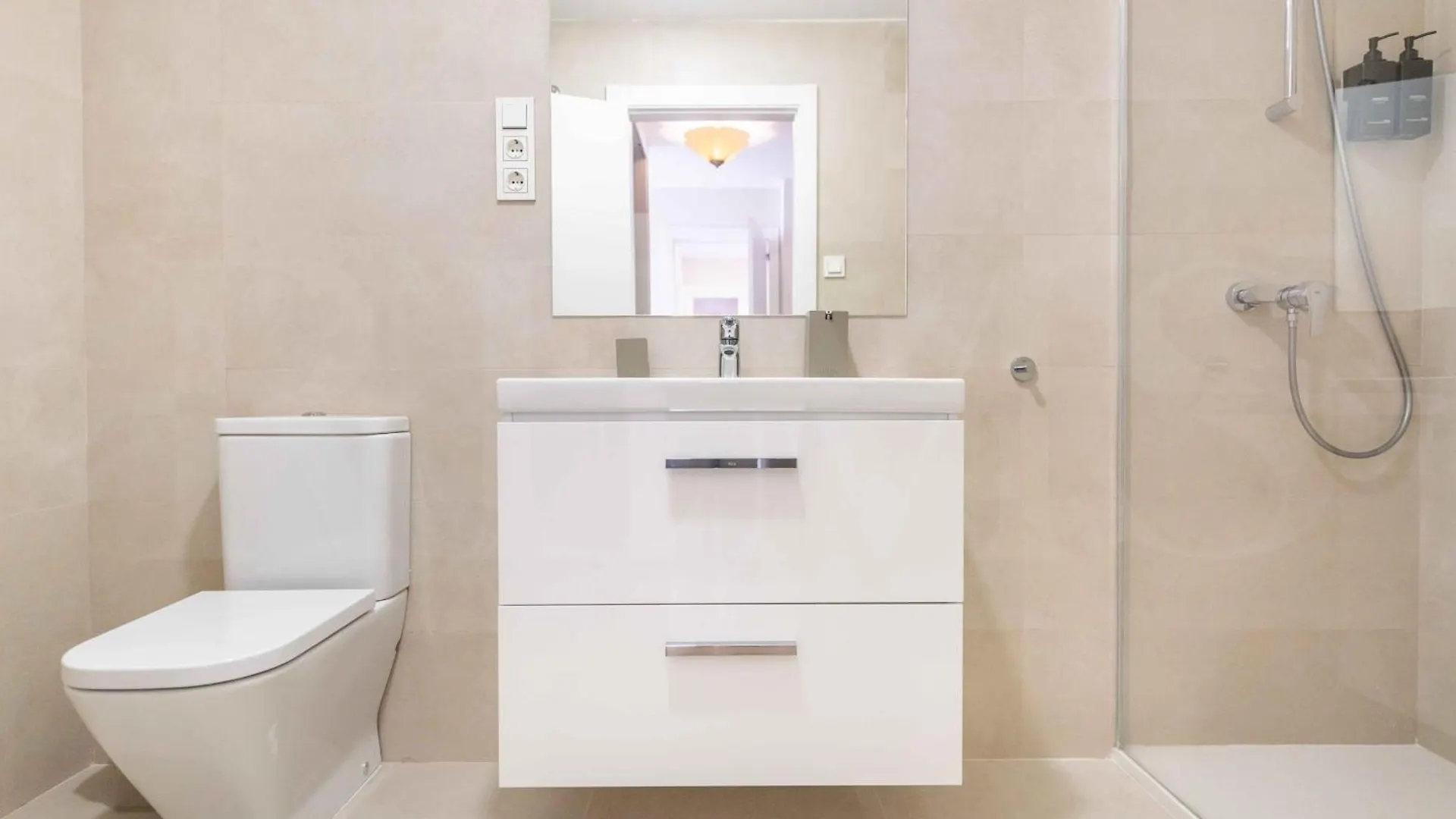 Apartment With Stunning Views And Parking By Rems Málaga