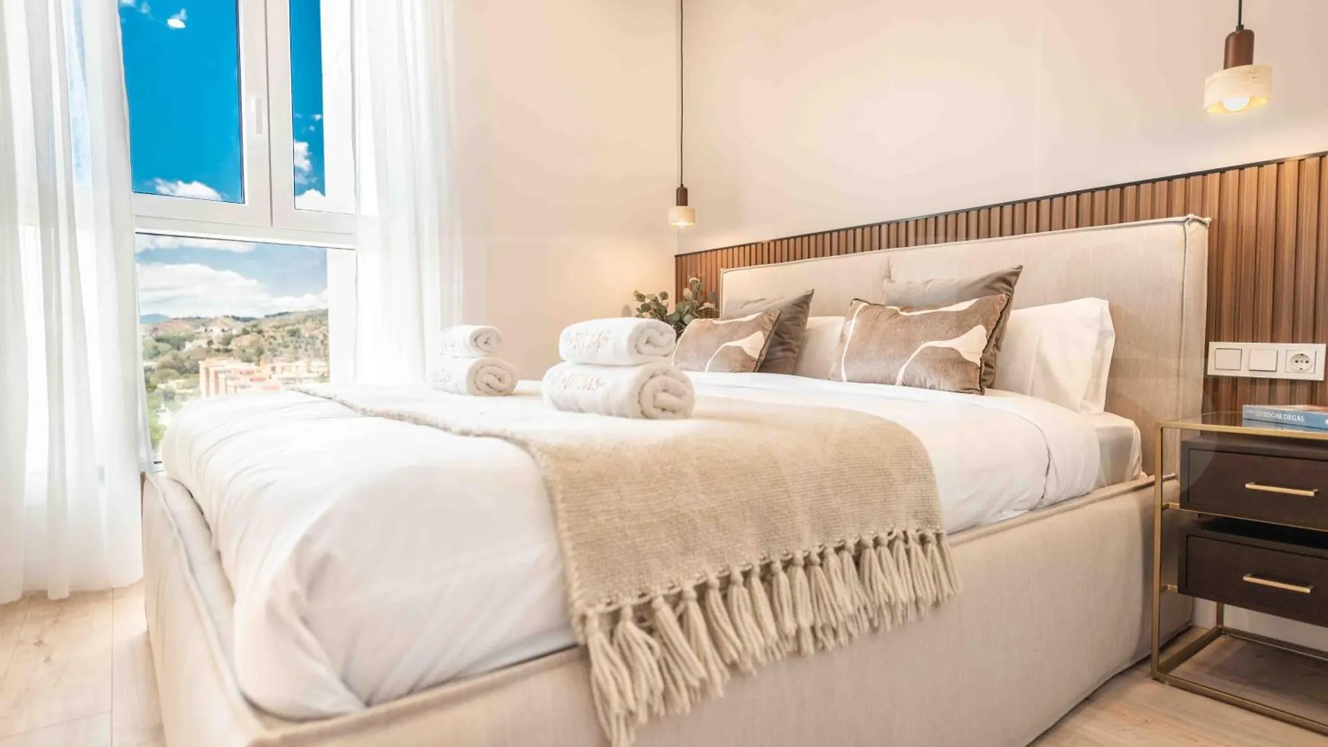 Apartment With Stunning Views And Parking By Rems Málaga