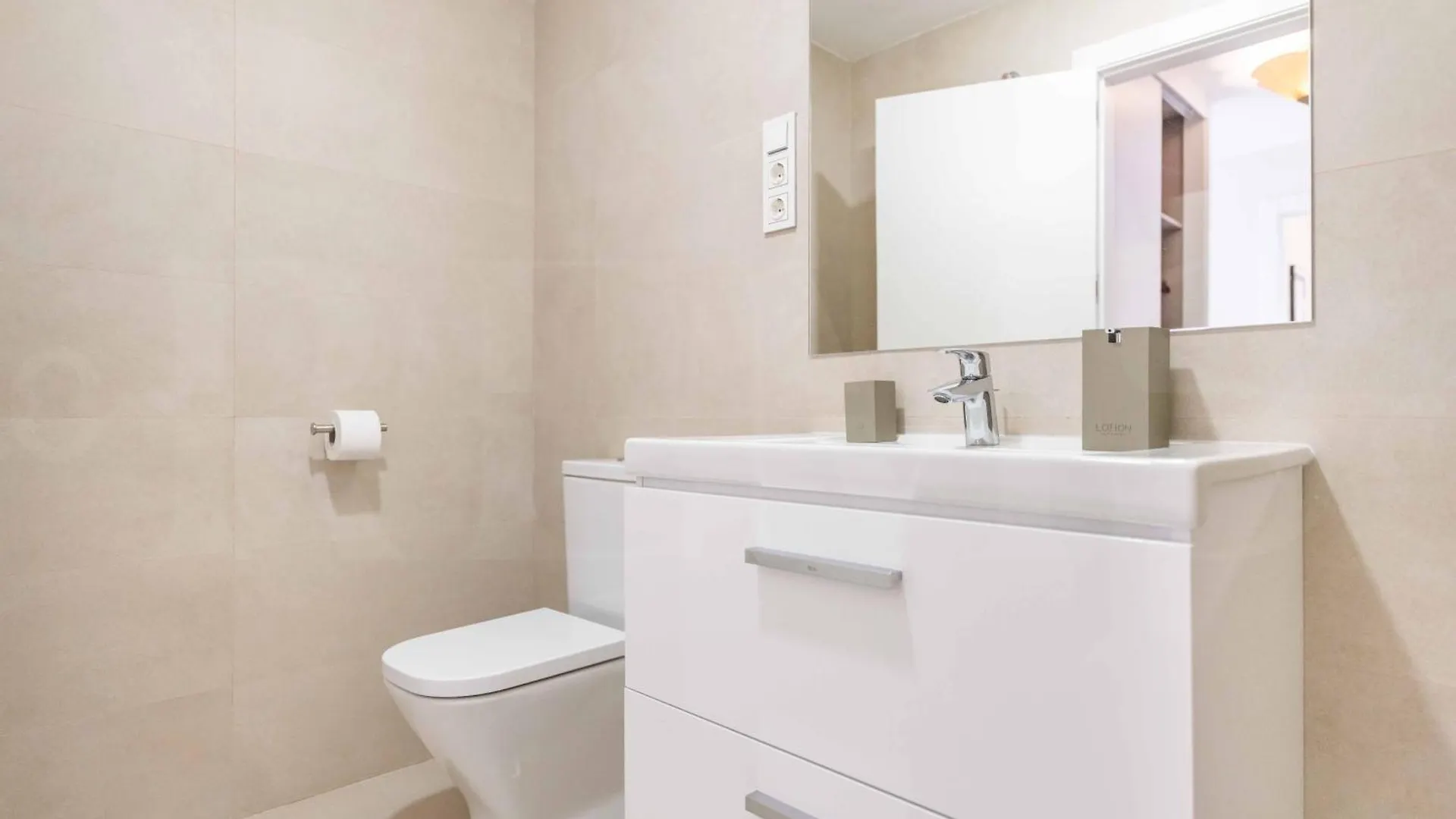 Apartment With Stunning Views And Parking By Rems Málaga