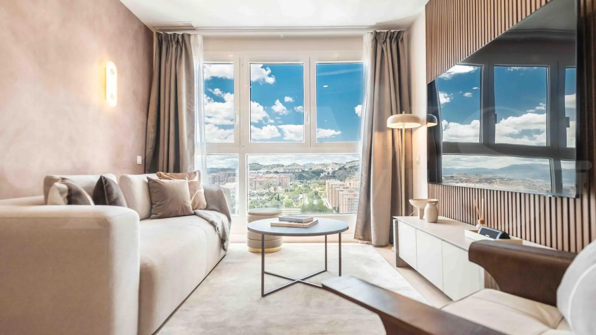 Apartment With Stunning Views And Parking By Rems 马拉加