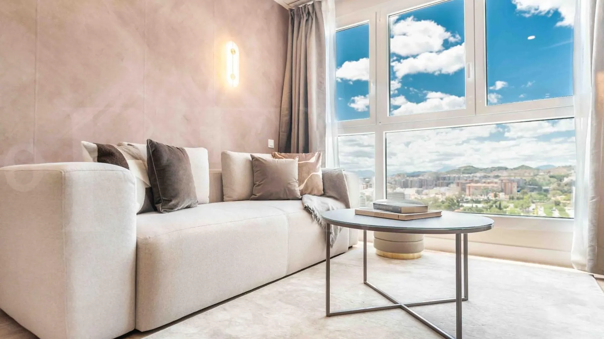 Apartment With Stunning Views And Parking By Rems 马拉加
