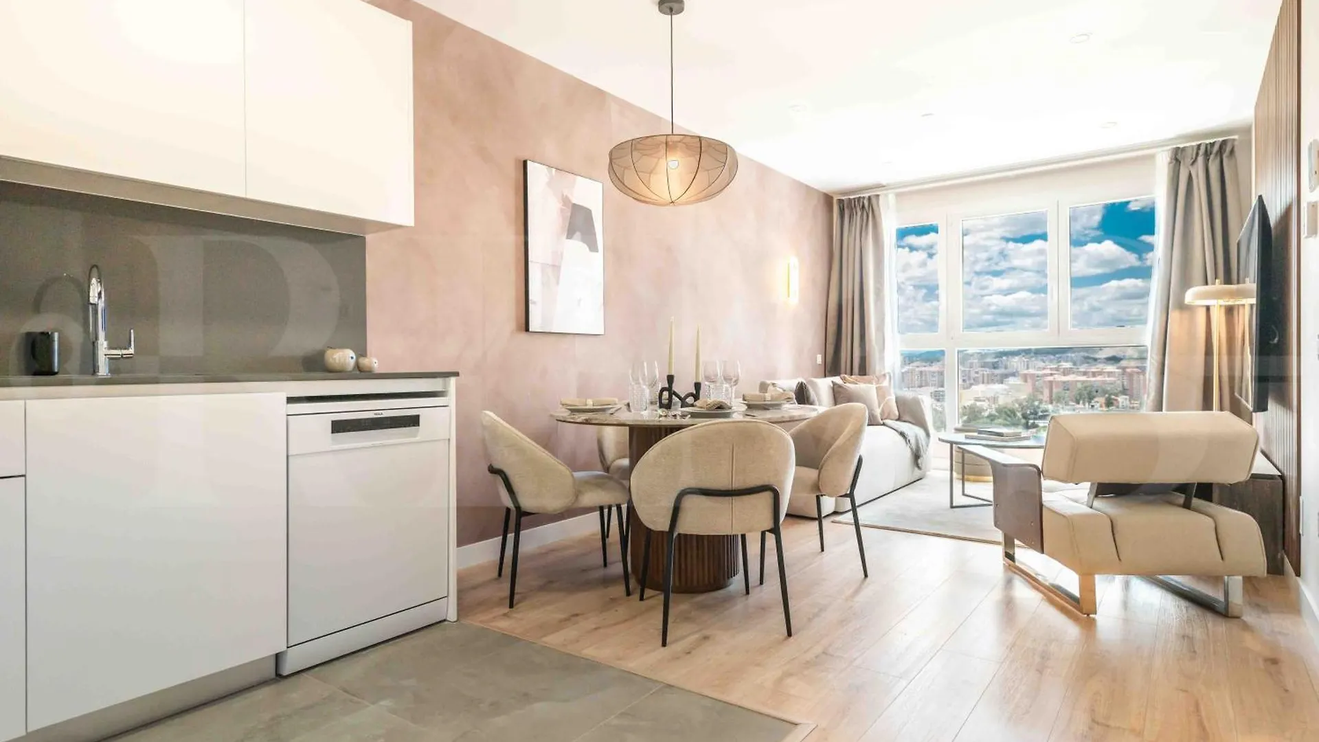 מאלגה Apartment With Stunning Views And Parking By Rems