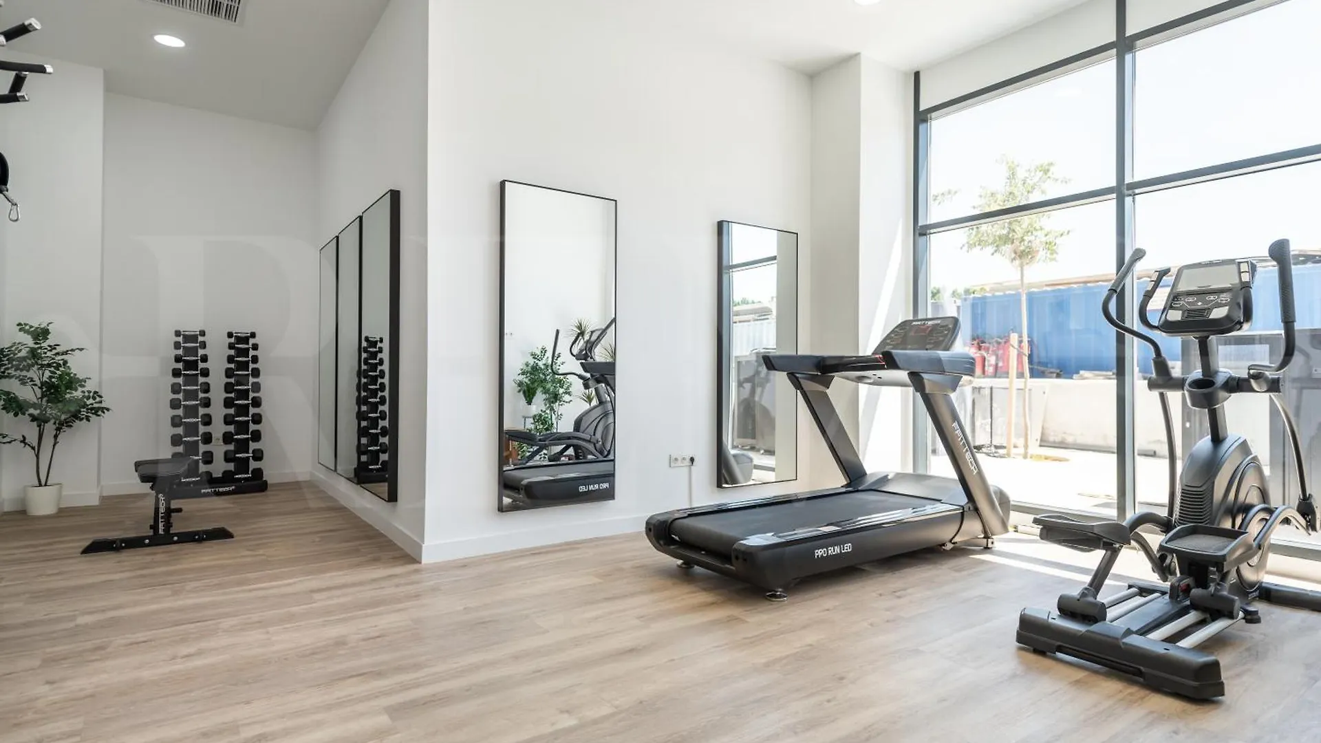 מאלגה Apartment With Stunning Views And Parking By Rems